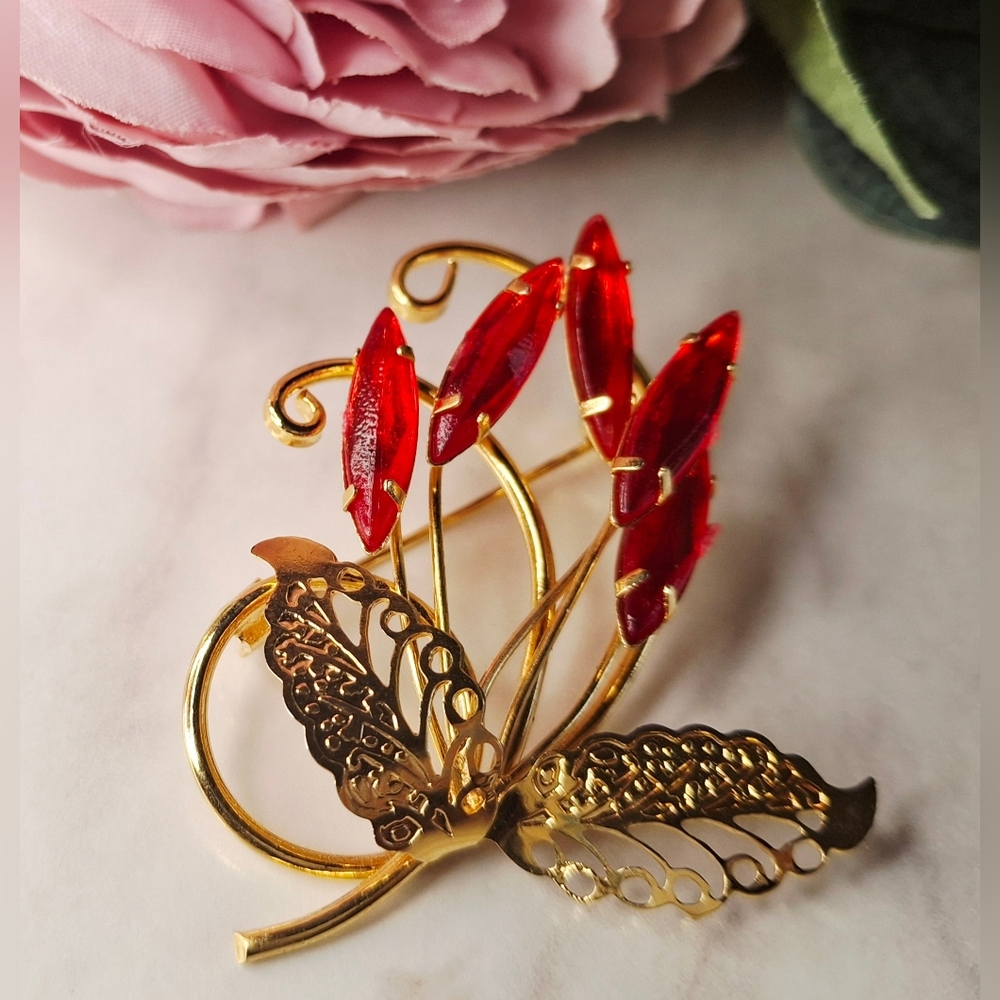 Vintage 80s 🌷✨️Beautiful Red Jewelled Flower Brooch/Pin